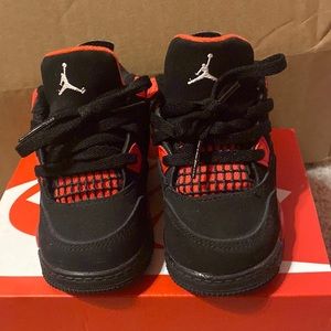 Air Jordan 4 retro red thunder worn a few times size 6 toddlers
